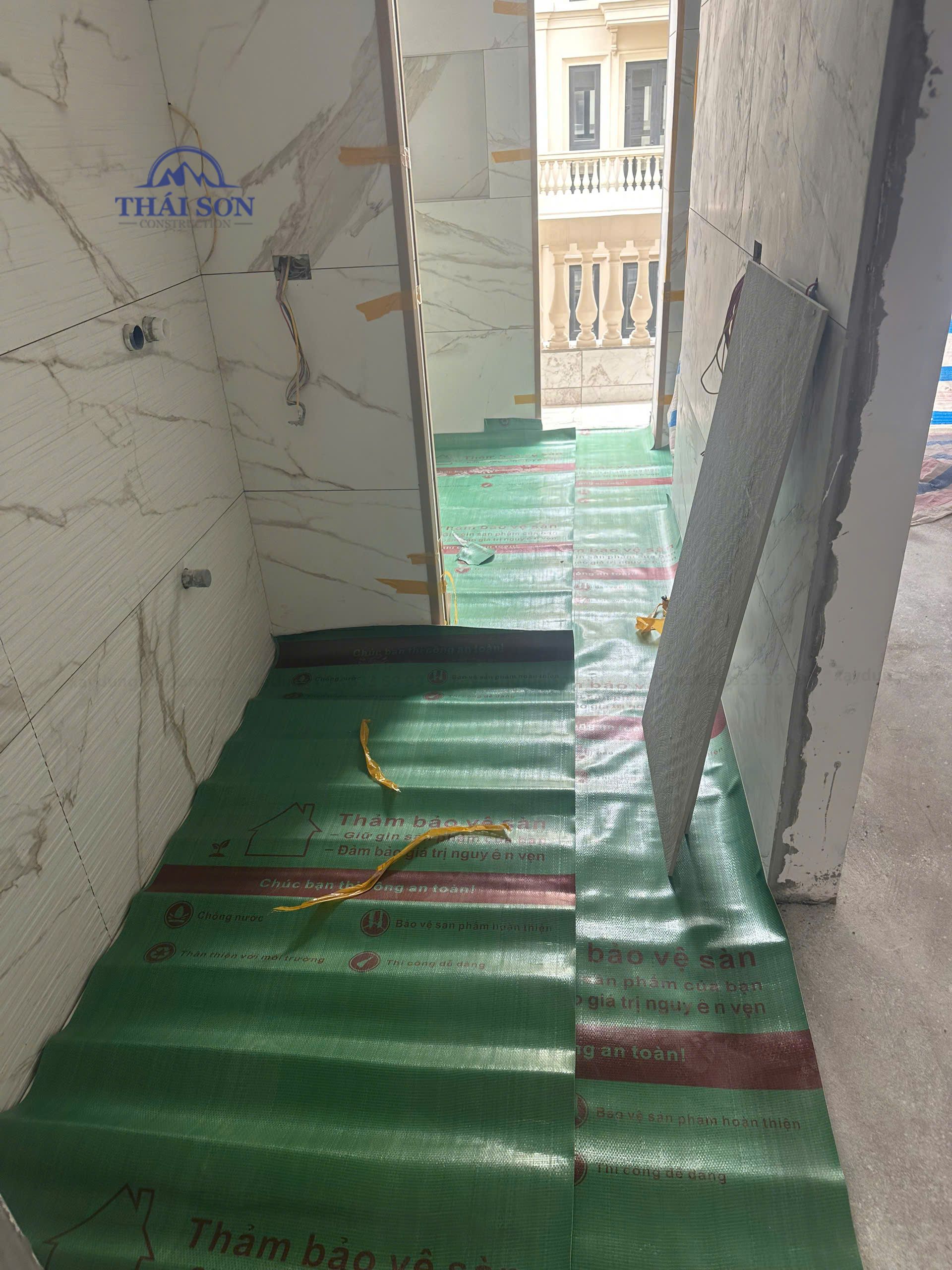 cach-bao-ve-khu-vuc-da-oplat-bang-bia-carton-cung-va-mieng-lot-san2